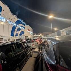 Warten auf die Fähre nach Genua