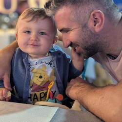 beim Abendessen, wie ein Großer