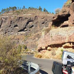Oben erkennt man die neuen Leitplanken