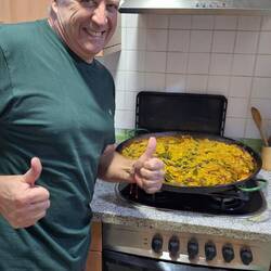 Recién llegadas, Nori y Fito nos recibieron con una mega paella para el recuerdo!