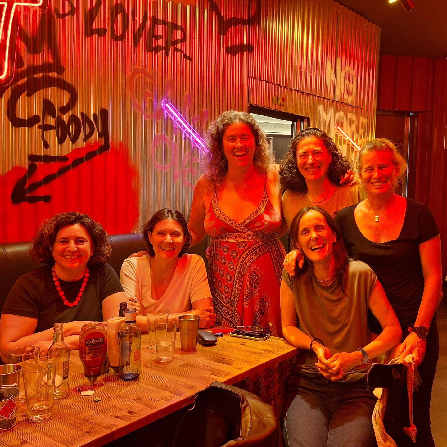 Noche de chicas en Barcelona. Hamburguesas gluten free y cervezas sin alcohol. Pura joda!