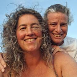 Y con la que me aguanta todos los dias y me sigue hasta el fin del mundo. Qué suerte la mía!! 🥰