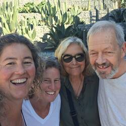 Los tíos, Vivi y Carlos.