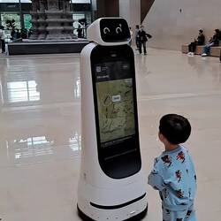 We also stopped in a museum. There were these robot 'docents' that were fun to watch.