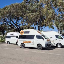 Dreimal Hitop Camper beim Check-in