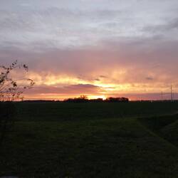 Tankstopp mit Sonnenuntergang