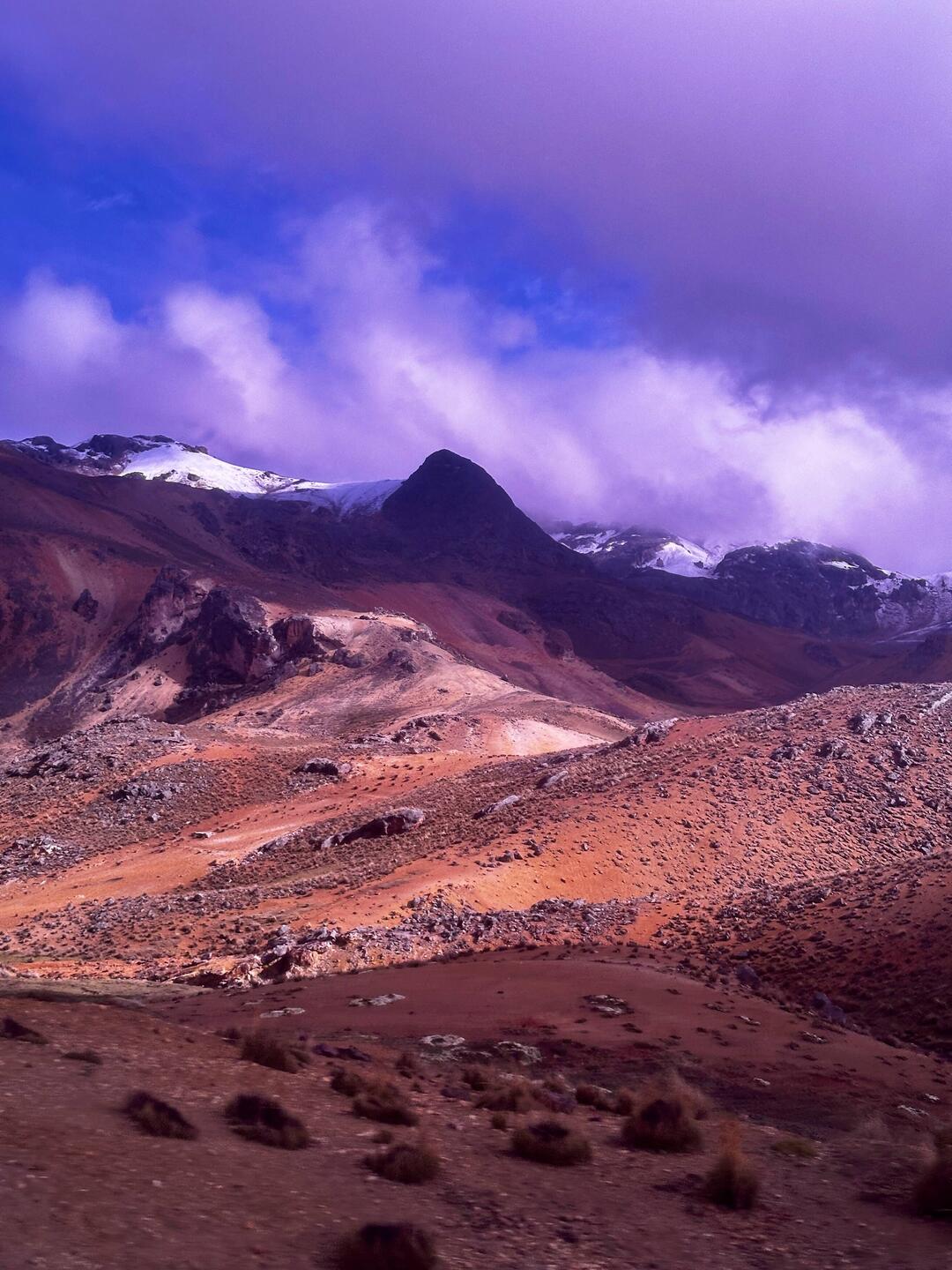 Leider nur aus dem Bus... die Anden mit lila-Filter 🤣