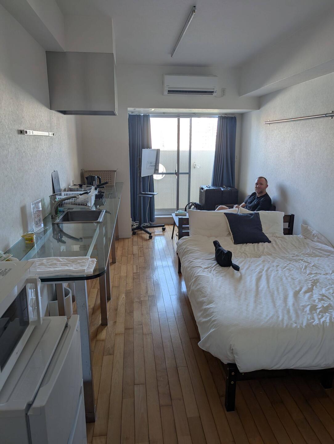 There was also a lil corridor with bathroom, toilet, laundry and cupboard. Horrific Feng Shui.