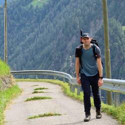 Die letzten 100 Höhenmeter Asphalt...die Begeisterung hält sich in Grenzen.😅