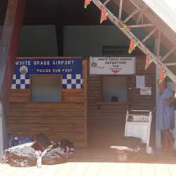 Wichtig: airport tax: 1,40 € pro Person