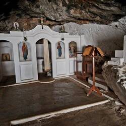 Eine kleine Kapelle tief in der Höhle erinnert an das Massaker von 1823.