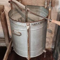 Hand pump washing machine