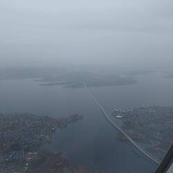 Auch bei der Landung weint der Himmel.