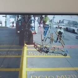 Abstöpseln der GPU (Ground Power Unit)