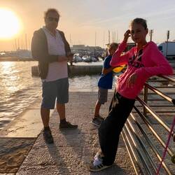 Während wir uns etwas die Füße vertreten haben, ...