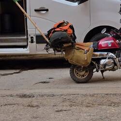 Again this group of canadians crossing marrocco on these tiny 49cc honda bikes😅
