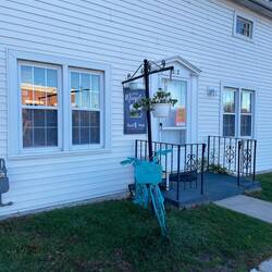 Lots of cute little businesses nearby