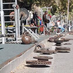 Und abgefahrene Trainingsgeräte.