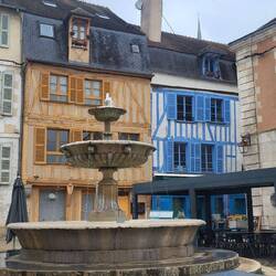 Kleine nette Plätze. Im Sommer ist es sicher noch viel schöner.