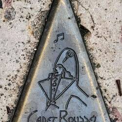 Der Cadet Roussel führt durch die Stadt.