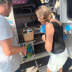 Handabdrücke werden übrigens auch noch fleißig gemacht.