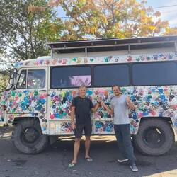 Zwei Jahre in Kontakt, jetzt das erste Mal getroffen. Rene mit Partnerin.