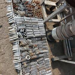 Es gibt fast alles. Meine Bremsenfedern leider nicht😅.