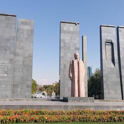 Denkmäler gingen in der UDSSR ja auch immer.