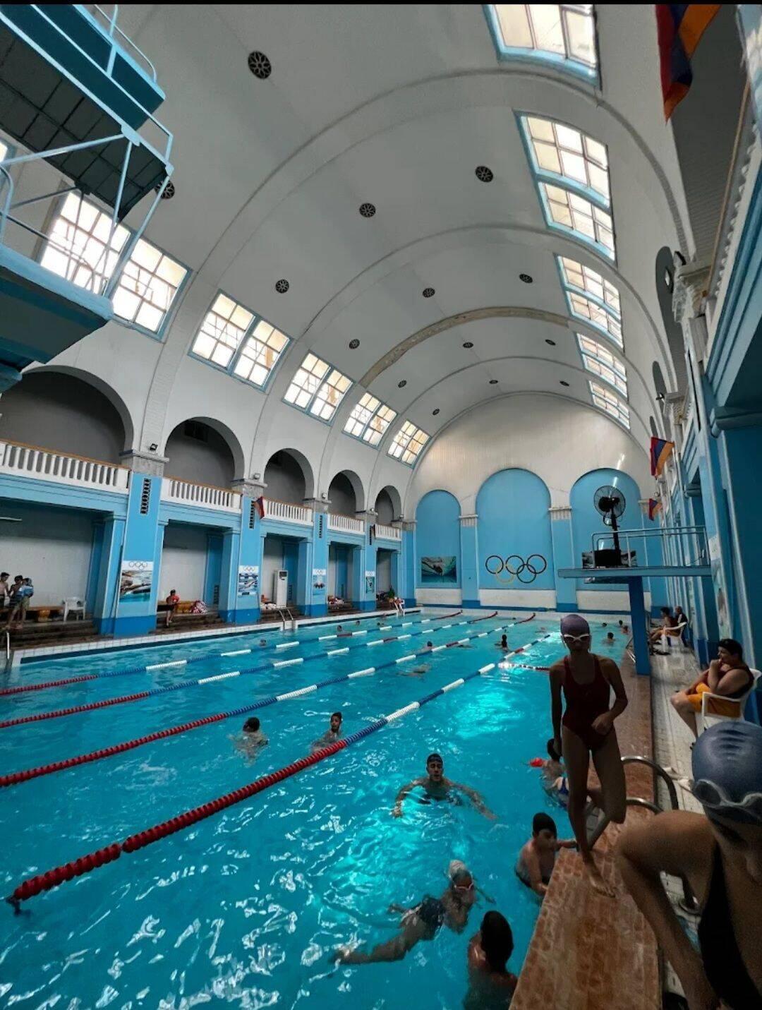 Das Hallenbad. Leicht Marode, aber mit fantastischer Atmosphäre❤️