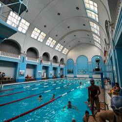Das Hallenbad. Leicht Marode, aber mit fantastischer Atmosphäre❤️
