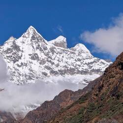 Gaurishankar im Hintergrund