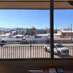 ...und der Blick durch das große Fenster