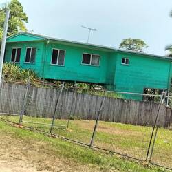 Huizen op palen, niet vanwege het water maar dan is het minder warm