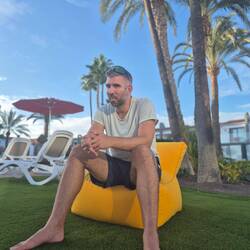 startet Clemens einen Podcast? Titelbild hät ma scho