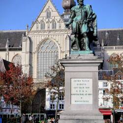 Statue of Rubens in the vicinity of Liebfrauenkathedrale.
