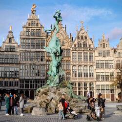 Grote Markt and Brabo Brunnen.