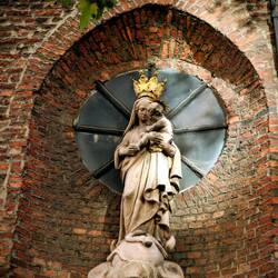 A statue lightly degraded by the passage of time, then Christianity was triumphing.