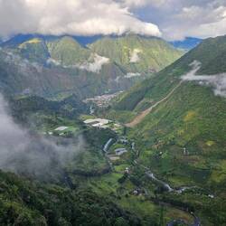 Die Aussicht von oben, im Hintergrund die Stadt Baños