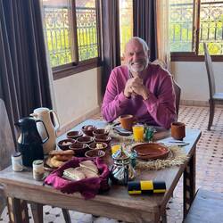 After 4 weeks in the sprinter, we gave ourselves this "real" breakdast in a tourist hotel. 😁