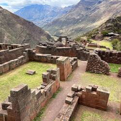 High quality Inca buildings near the solar dial