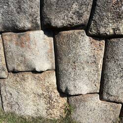 Carefully fitting stones with small lips for transport