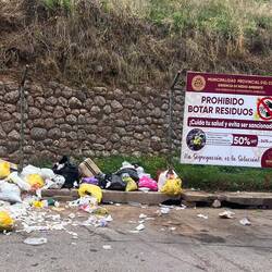 Peruvians habitually ignore signs (no litter).