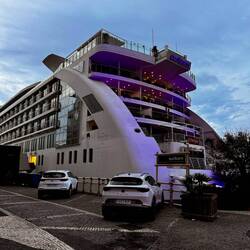 For those who like to cruise: an hotel shaped like a cruise ship