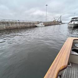 Into the Whitton Lock... for the biggest fall on the Great Loop ('rise', if coming the other way)