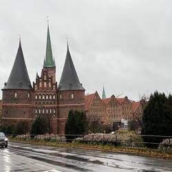 Arrivée dans la ville aux 7 tours