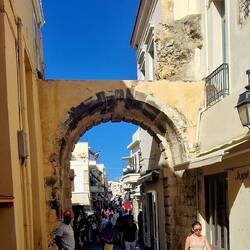 Das alte Stadttor Pórta Guóra