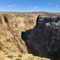 Das Ende des Grand Canyons. Da ist der Colorado River zu sehen.