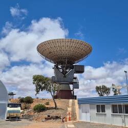 Alte Satellitenschüssel auf dem Museumsgelände
