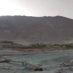 Upcycling: Tank wrecks as bridge support.