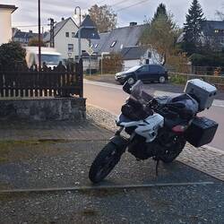 Wohlbehalten vor der Garage